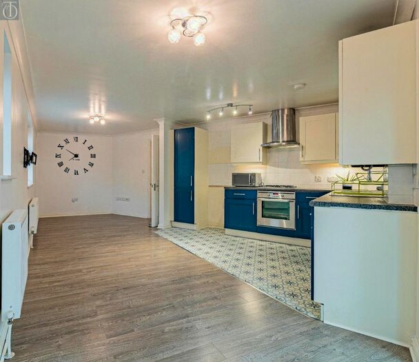 2 Bedroom Flat To Rent In Bromhall Road, Dagenham, RM9