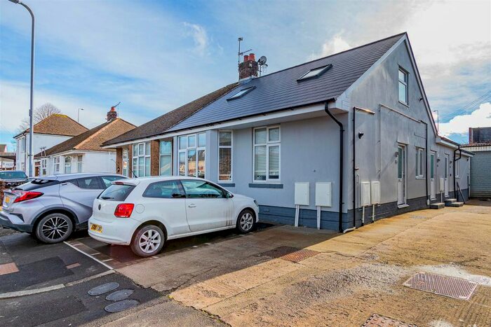 2 Bedroom Flat To Rent In Ely Road, Llandaff, Cardiff, CF5