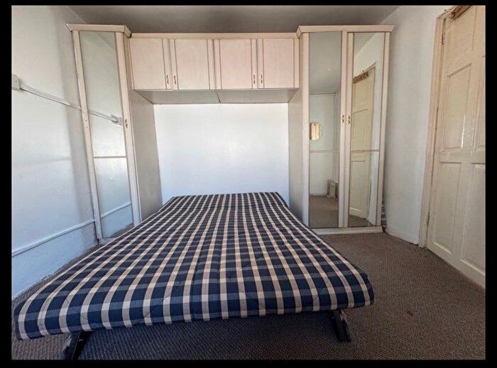 Studio To Rent In Great South West Road, Hounslow, TW4