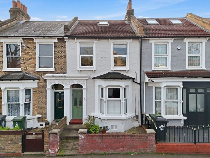 2 Bedroom Flat For Sale In Buckland Road, Leyton, E10