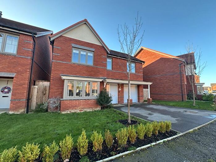 4 Bedroom Detached House For Sale In Sunstone Drive, Newhall, DE11