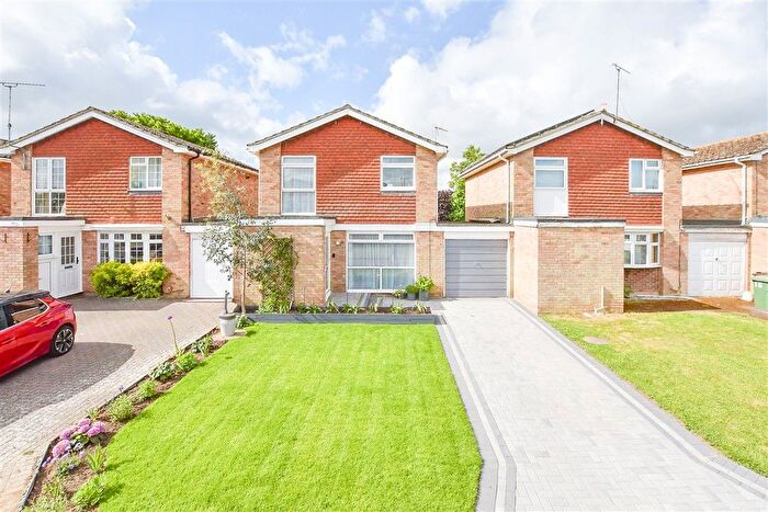 3 Bedroom Link Detached House For Sale In The Finches, Sittingbourne, Kent, ME10