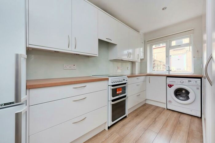 2 Bedroom Apartment To Rent In Anerley Park, Anerley, London, SE20