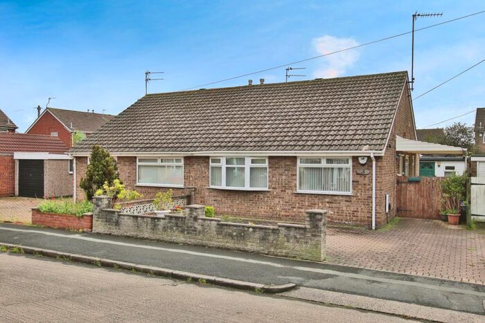 2 Bedroom Semi-Detached Bungalow For Sale In Langford Walk, Hull, HU4