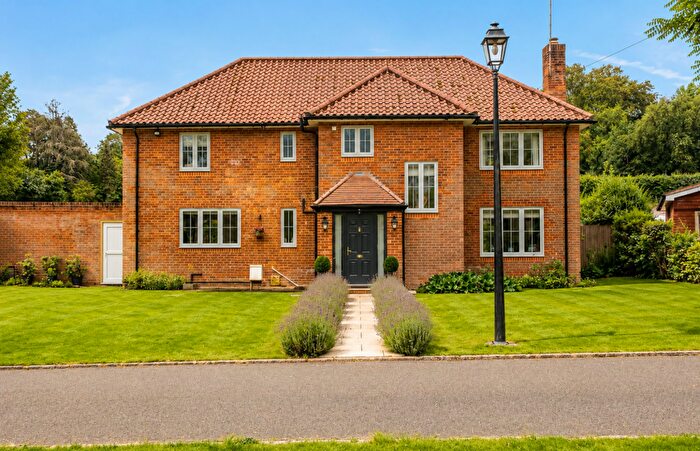 4 Bedroom Detached House For Sale In Cunliffe Close, Headley, KT18