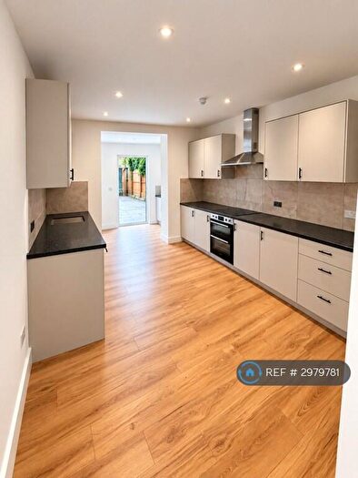 6 Bedroom Terraced House To Rent In Warwick Road, London, N11