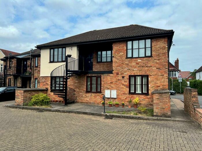 1 Bedroom Flat To Rent In Berrys Lane, Byfleet, West Byfleet, KT14