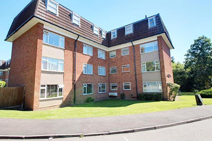 2 Bedroom Flat To Rent In Lambs Close, Cuffley, EN6
