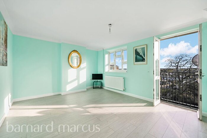 2 Bedroom Flat To Rent In Laburnum Road, Mitcham, CR4