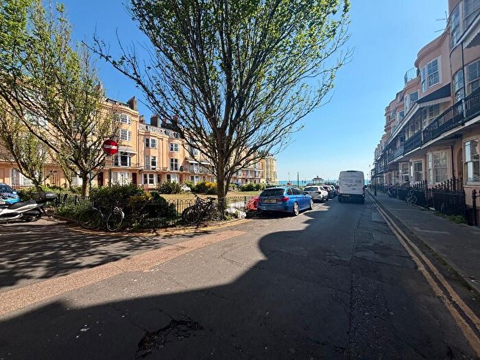 1 Bedroom Flat To Rent In Bedford Square, Brighton, East Sussex, BN1