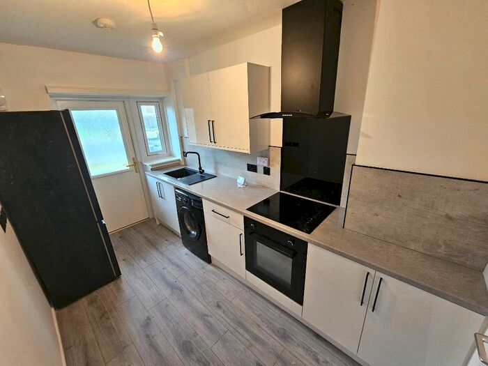 2 Bedroom Flat To Rent In Mastrick Road, Mastrick, Aberdeen, AB16