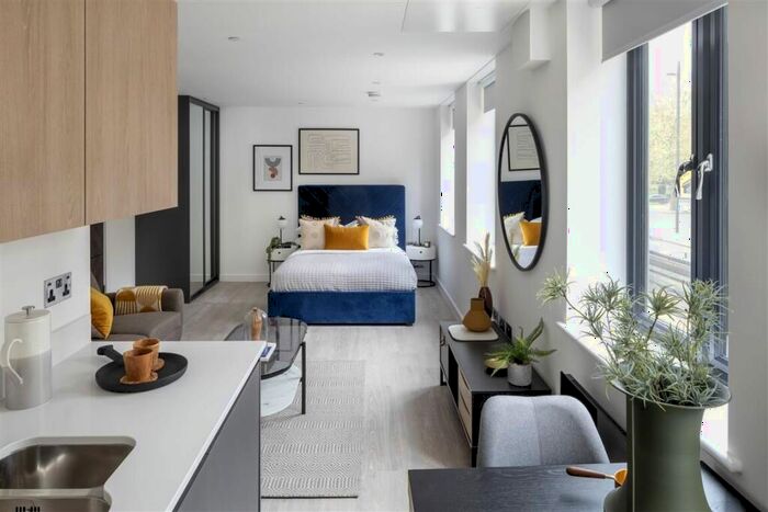 Flat To Rent In Romford Road London, E15