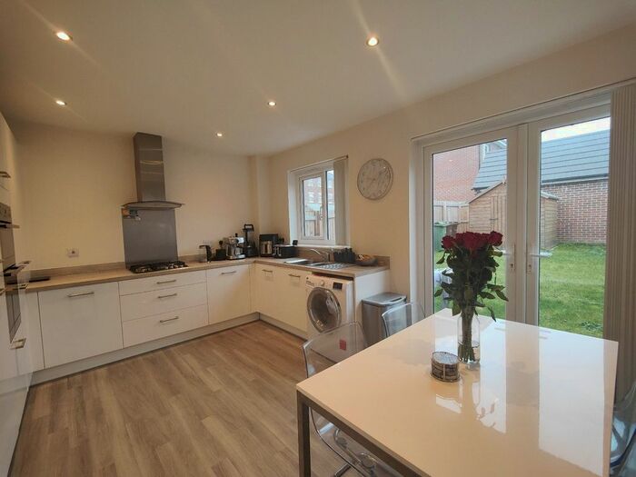 3 Bedroom Detached House To Rent In Butler Way, Wakefield, West Yorkshire, Uk, WF1