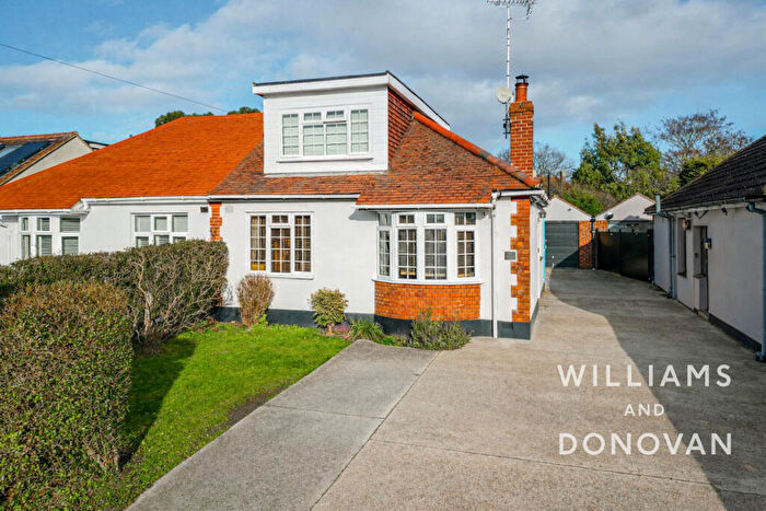 3 Bedroom Semi Detached House For Sale In Richmond Avenue, South Benfleet, SS7