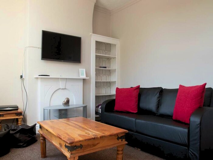 7 Bedroom House For Sale In Gordon Terrace, Bangor, LL57