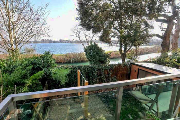 2 Bedroom Flat For Sale In Green Lanes, London, N4