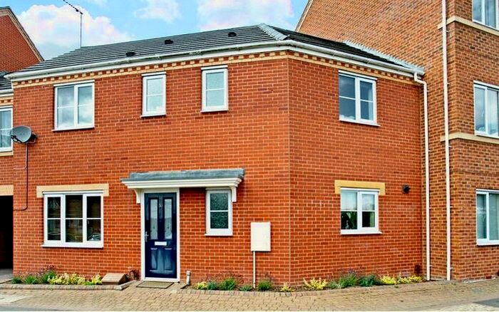 3 Bedroom End Of Terrace House For Sale In Padbury Drive, Banbury, OX16