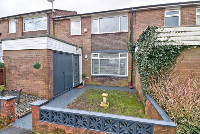 3 Bedroom Town House For Sale In Stevenson Drive, Oldham, OL1