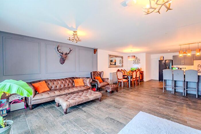 5 Bedroom Detached House For Sale In South Coast Road, Peacehaven, BN10