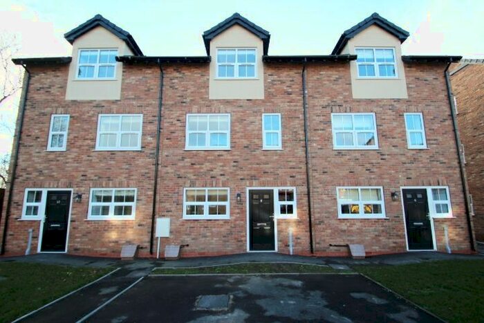 4 Bedroom Terraced House To Rent In Queens Court Road, Stoke-On-Trent, ST4