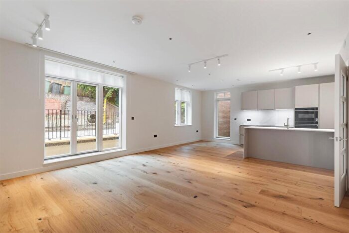 2 Bedroom Apartment To Rent In Netherhall Gardens, Hampstead, London, NW3