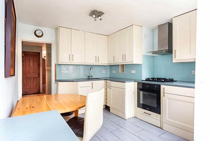 1 Bedroom Apartment For Sale In Battledean Road, Highbury, London, N5