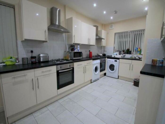 8 Bedroom House To Rent In Colum Road, Cathays, Cardiff, CF10
