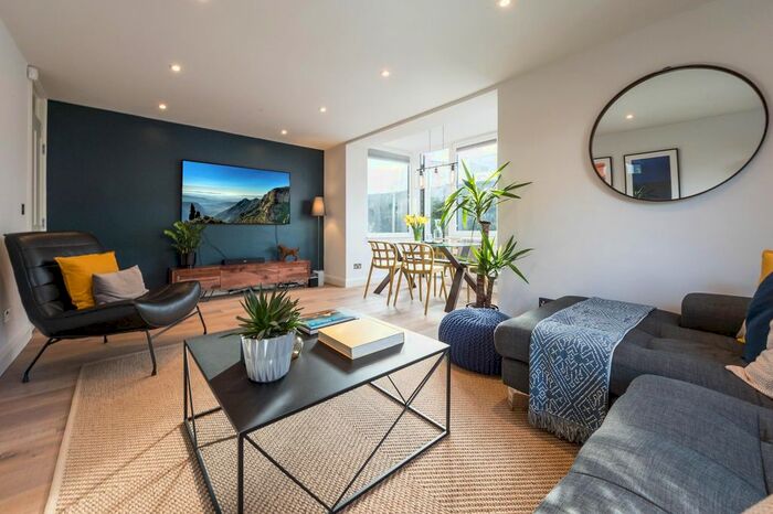 2 Bedroom Flat To Rent In Ladbroke Road, London, W11