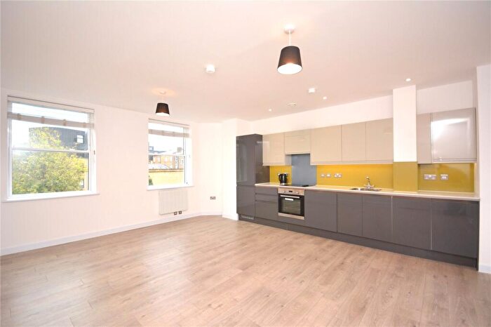 2 Bedroom Apartment To Rent In New London Road, CM2