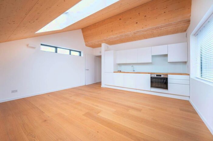 3 Bedroom Flat To Rent In Chobham Road, Stratford, London, E15