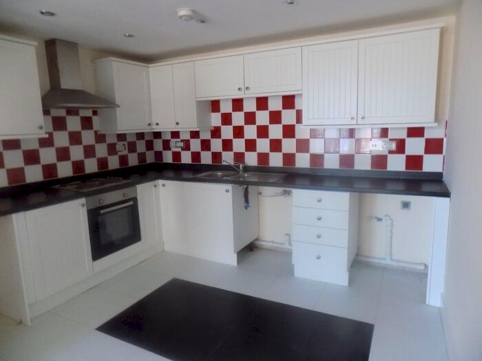 3 Bedroom Flat To Rent In Queen Victoria Road, Llanelli, SA15