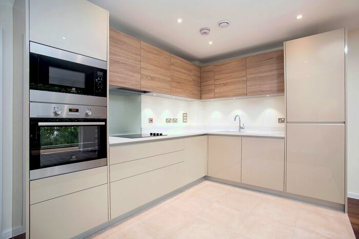 2 Bedroom Flat To Rent In Stapleton Court, Packington Road, London, W3