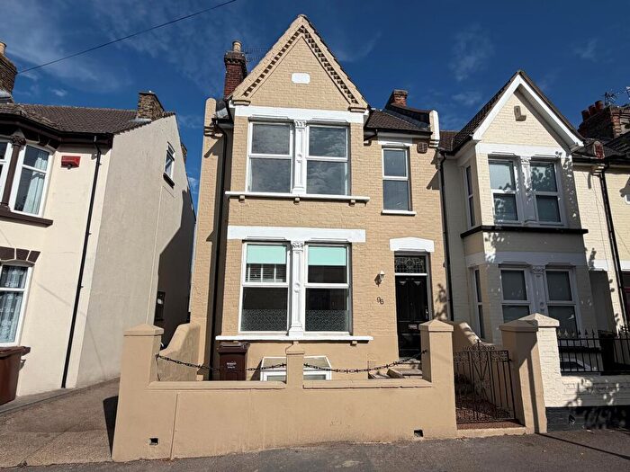 4 Bedroom End Of Terrace House For Sale In Rock Avenue, Gillingham, Medway, ME7