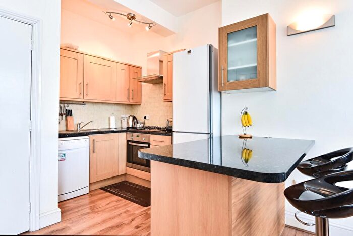 3 Bedroom Flat To Rent In Laurel Grove, Anerley, London, SE20