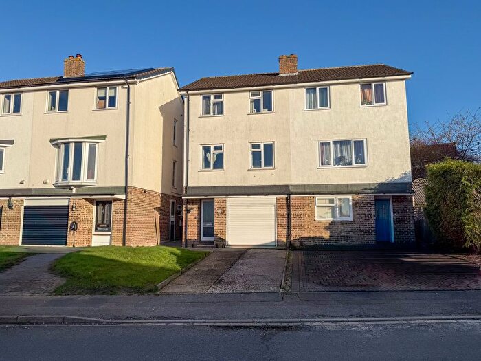 3 Bedroom Town House For Sale In Pine Ridge, Newbury, RG14