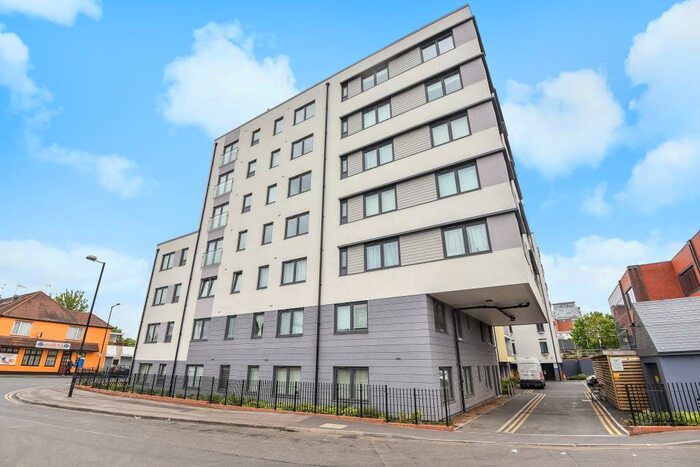 1 Bedroom Apartment To Rent In West Central, Slough, SL2