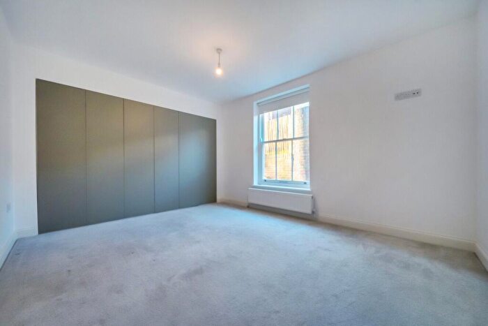 4 Bedroom Flat To Rent In Fox Hill, Crystal Palace, London, SE19