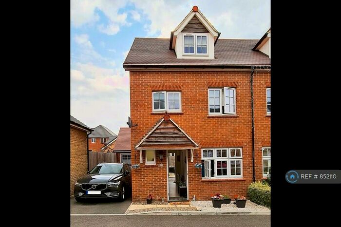 4 Bedroom Semi-Detached House To Rent In Bebington Drive, Langdon Hills, Basildon, SS16
