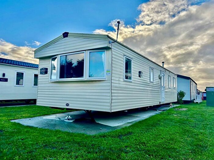 3 Bedroom Park Home For Sale In Abi Horizon, Tingdene, NR32