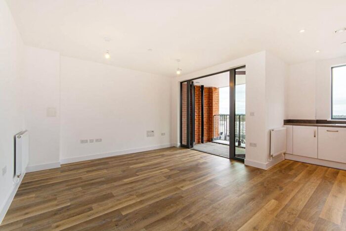 2 Bedroom Flat To Rent In High Street, Sutton, SM1