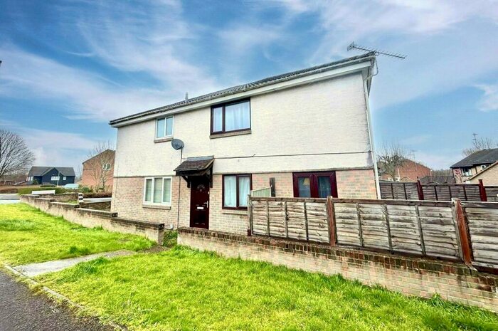 2 Bedroom Terraced House To Rent In Swallow Way, Wokingham, Berkshire, RG41