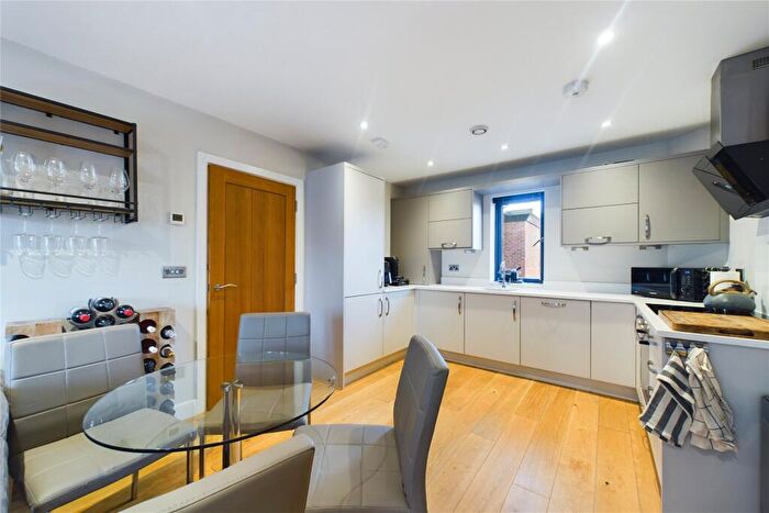 2 Bedroom Apartment For Sale In Weldale Street, Reading, Berkshire, RG1