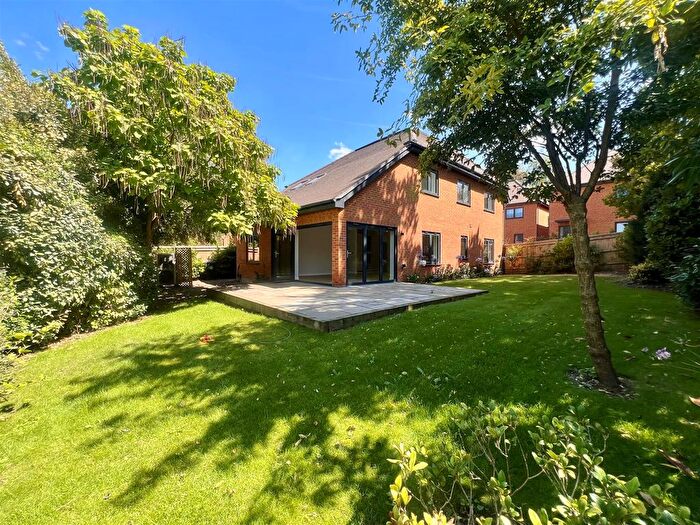 4 Bedroom Detached House To Rent In Leatherhead Road, Great Bookham, KT23