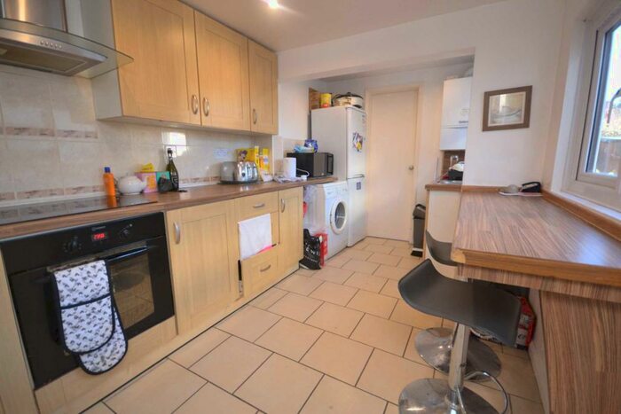 4 Bedroom Terraced House To Rent In Donnington Gardens, Reading, RG1