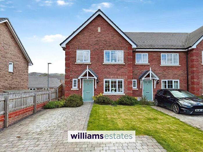 3 Bedroom Terraced House For Sale In Clos Hendre, Llanfair Dyffryn Clwyd, LL15