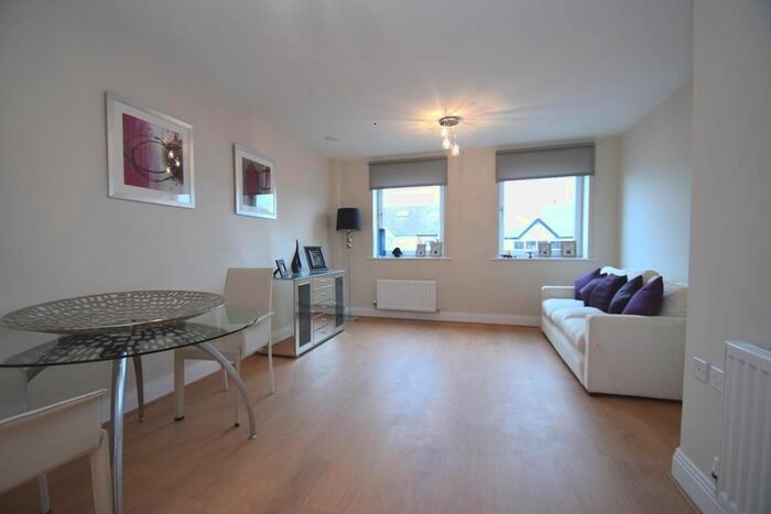 1 Bedroom Flat To Rent In Clearview House, Pinner Road, Northwood, HA6