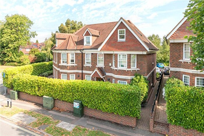 2 Bedroom Apartment To Rent In Park Rise, Leatherhead, Surrey, KT22