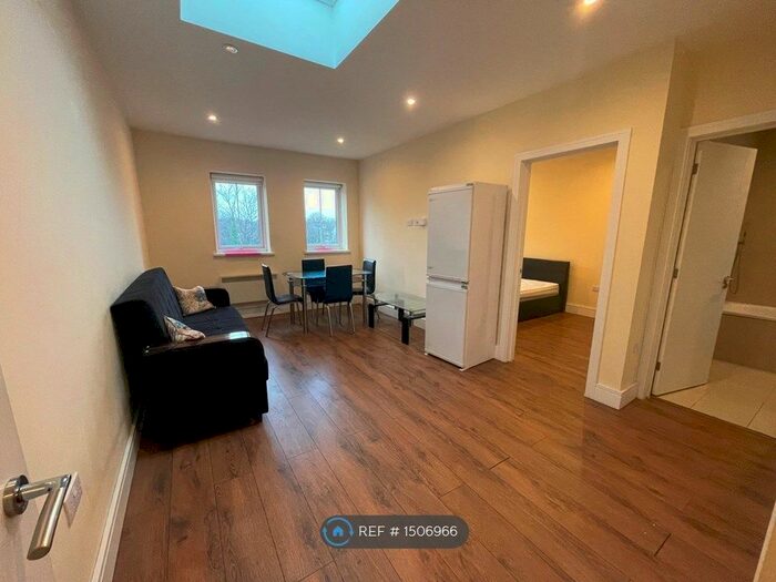 1 Bedroom Flat To Rent In The Mall, London, W5