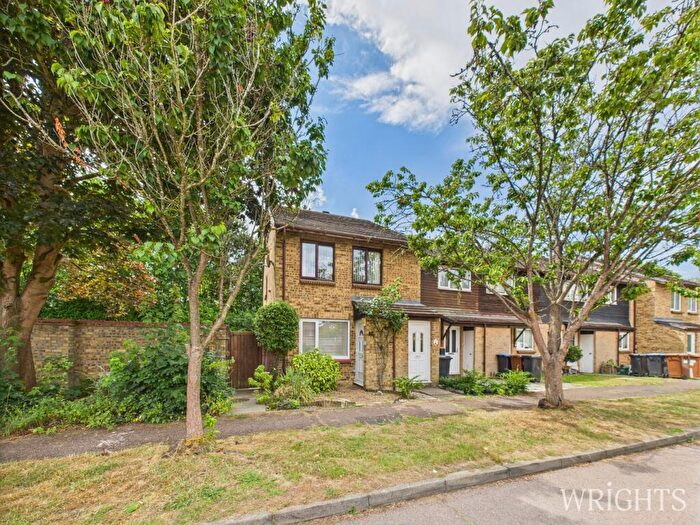 1 Bedroom Maisonette For Sale In Ramblers Way, Welwyn Garden City, AL7