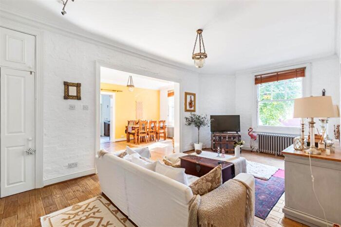 2 Bedroom Flat To Rent In Sheengate Mansions, East Sheen, SW14